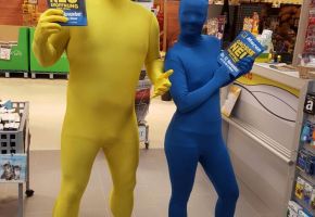 Gelber und blauer Edeka Morph im neu eröffneten Geschäft