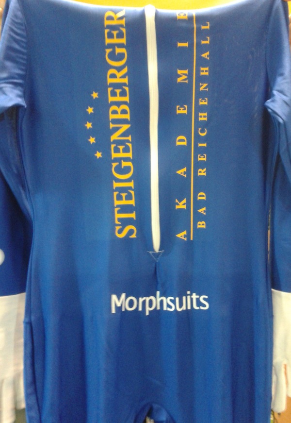 bedruckter Tuxedo Morphsuit - Aufdruck auf der Rückseite